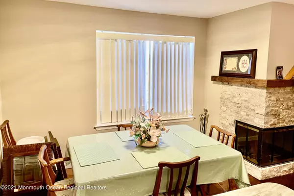 Parlin, NJ 08859,83 Farnham Square #283