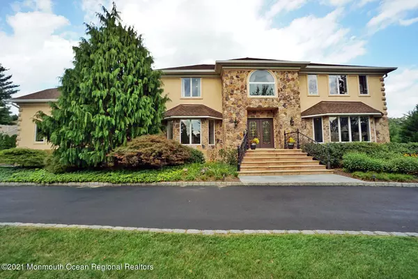 Holmdel, NJ 07733,41 Dora Lane