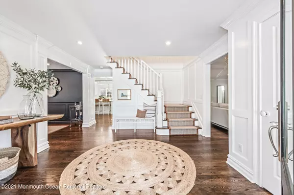 Rumson, NJ 07760,127 Rumson Road