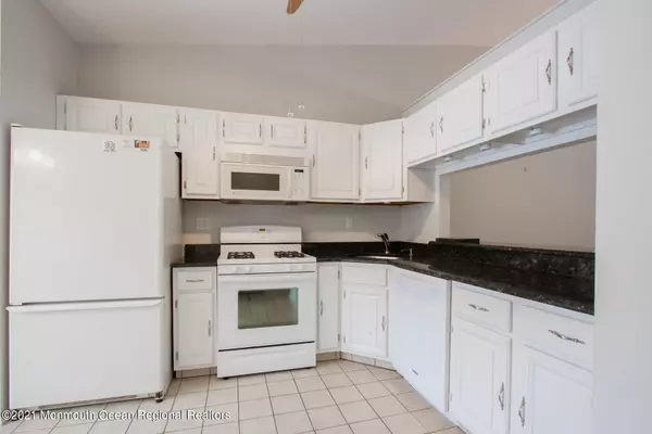 Red Bank, NJ 07701,16 Boxwood Terrace