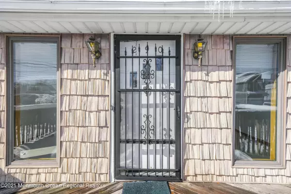 Keyport, NJ 07735,290 Washington Street