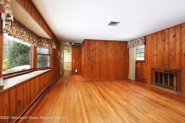 Little Silver, NJ 07739,585 Prospect Avenue