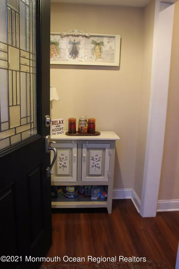 Iselin, NJ 08830,62 W Henry Place