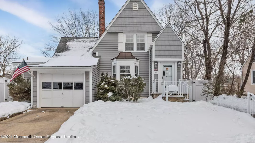 121 8th Street, Belford, NJ 07718