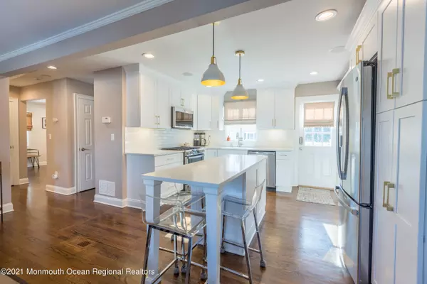 Rumson, NJ 07760,57 W River Road