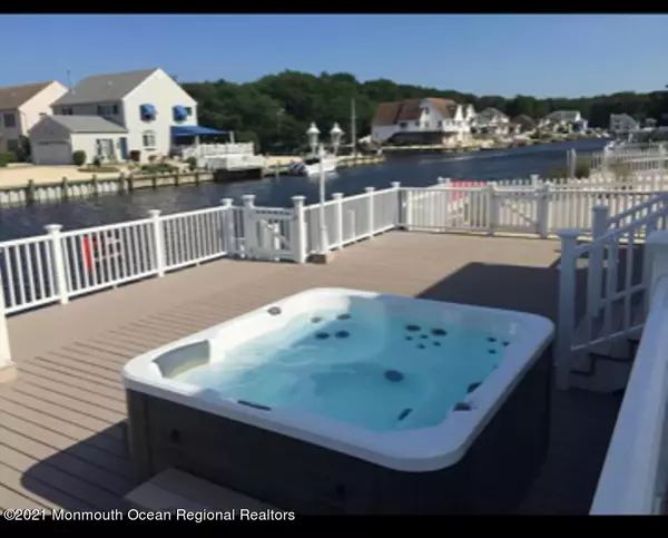 Bayville, NJ 08721,84 Moorage Avenue