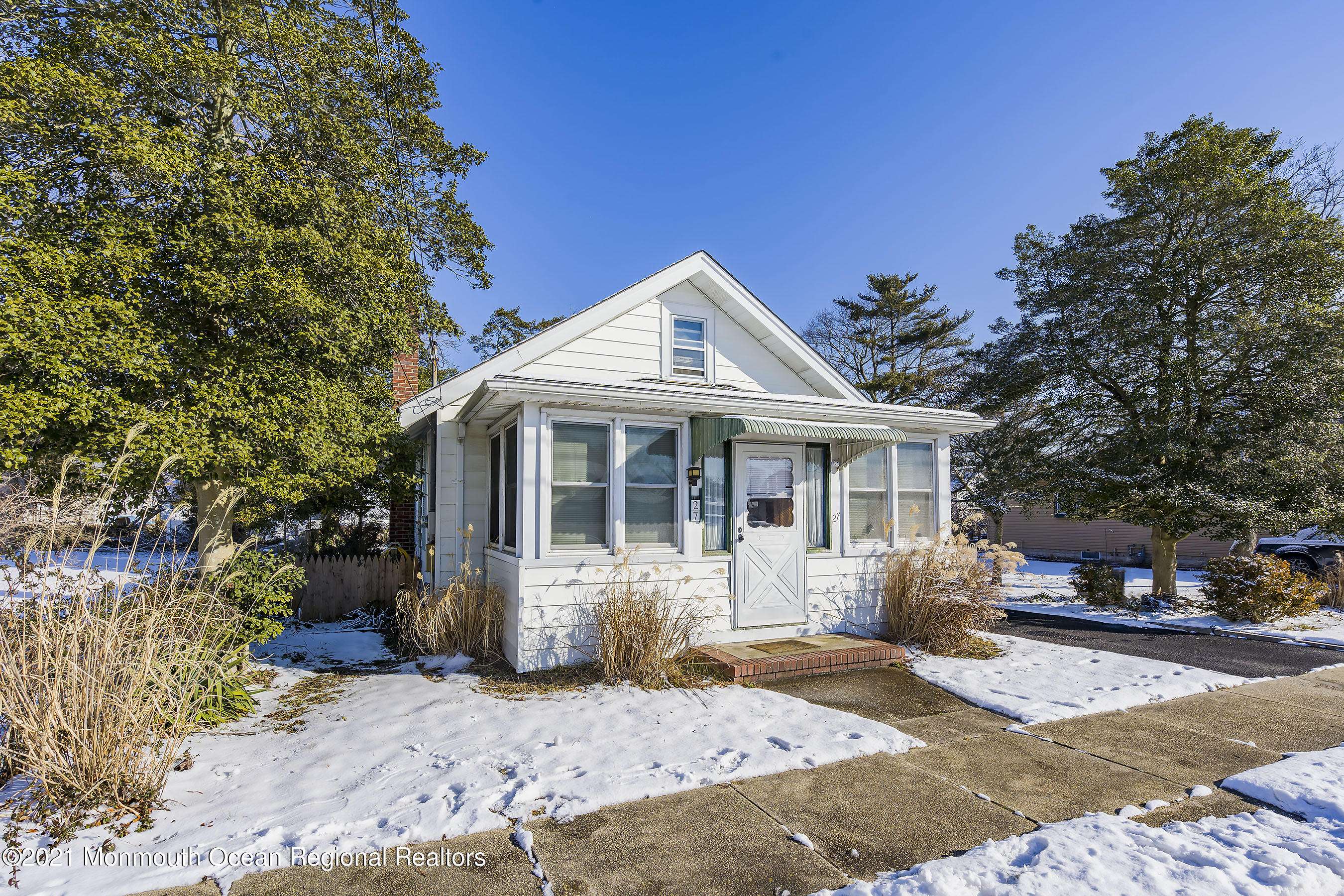 27 E Lakewood Avenue, Ocean Gate, NJ 08740