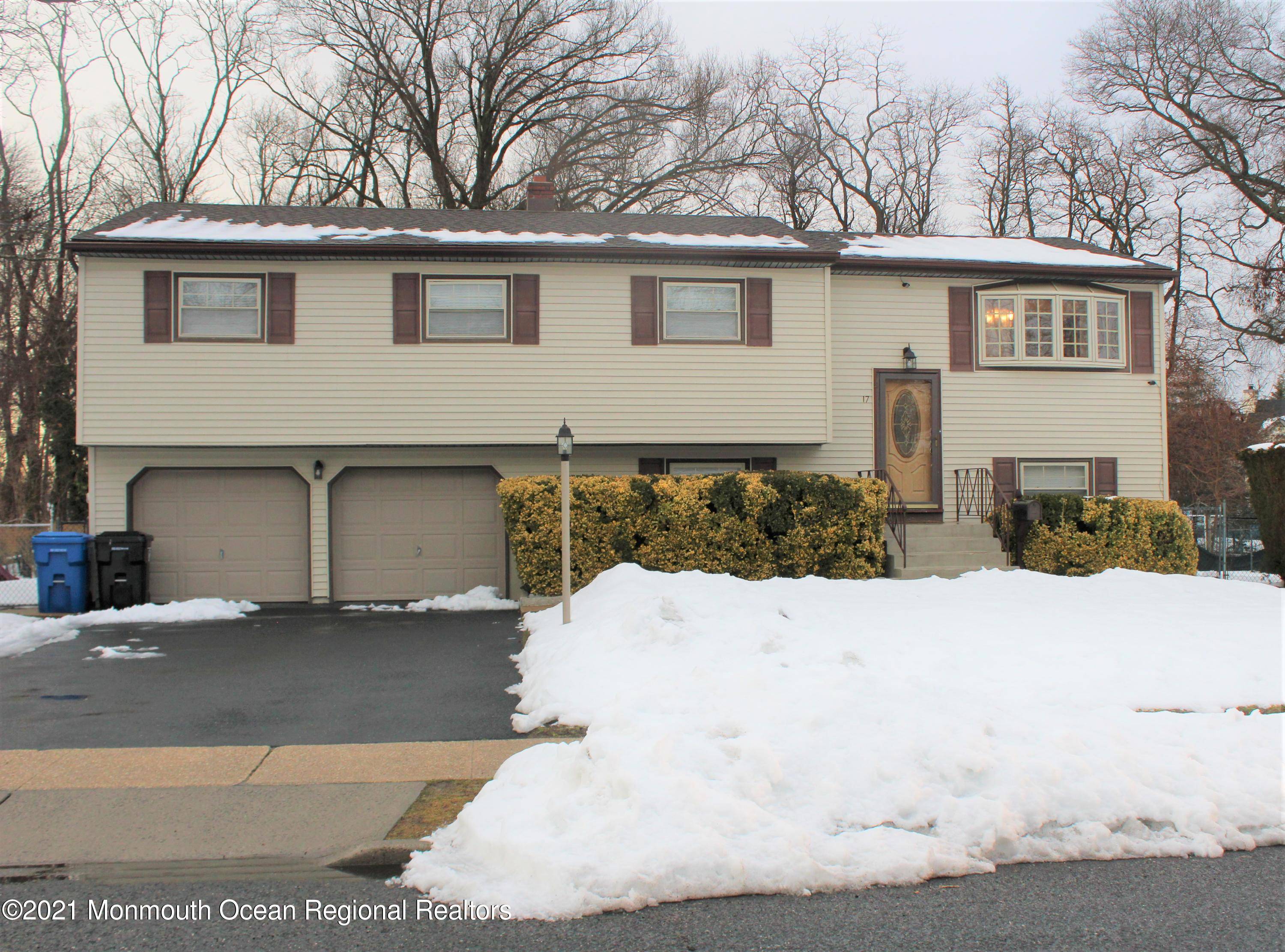 17 Thorne Place, New Monmouth, NJ 07748
