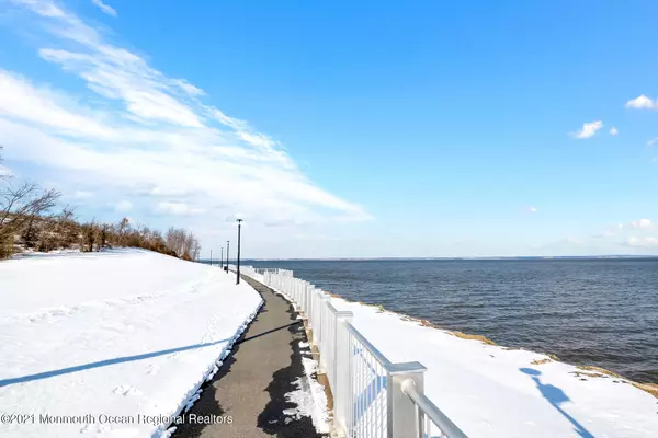 Keyport, NJ 07735,990 N Concourse