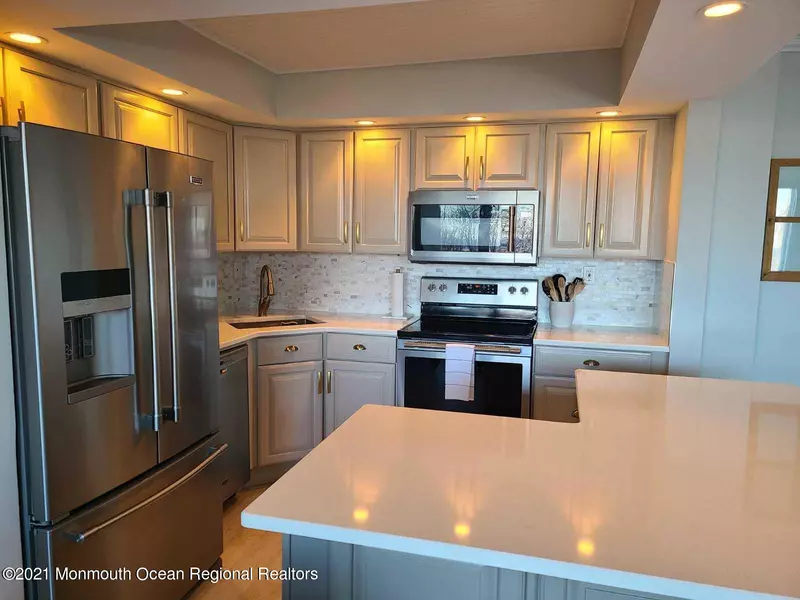 1 Scenic Drive #206, Highlands, NJ 07732