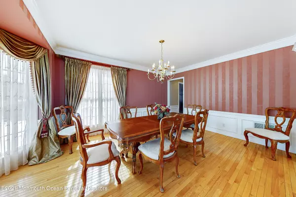 Holmdel, NJ 07733,8 Crape Myrtle Drive