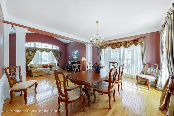 Holmdel, NJ 07733,8 Crape Myrtle Drive