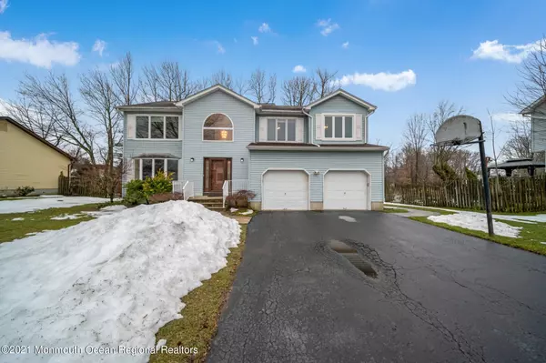 18 Donald Circle, Matawan, NJ 07747