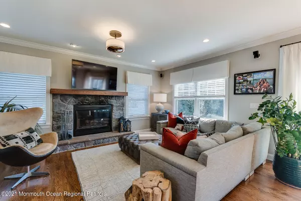 Rumson, NJ 07760,5 Lakeside Avenue