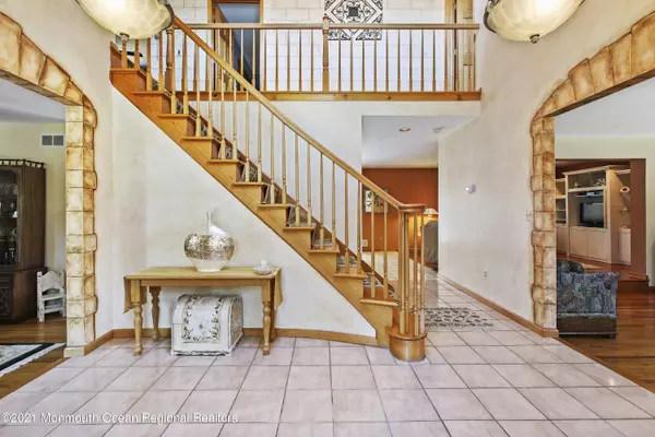 Holmdel, NJ 07733,542 Line Road