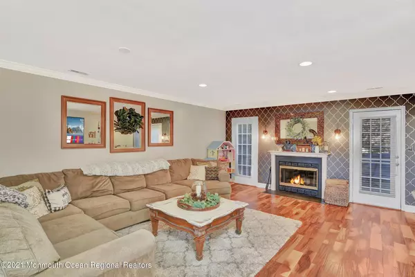 Manalapan, NJ 07726,162 Colony Lane