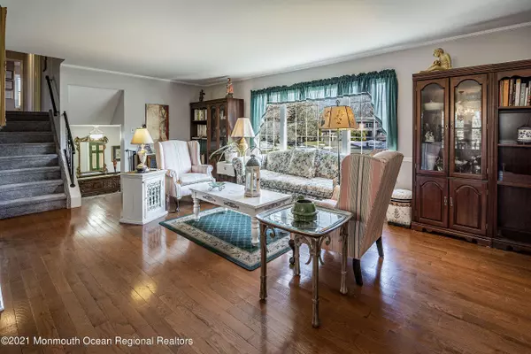 Marlboro, NJ 07746,25 Buttonwood Drive