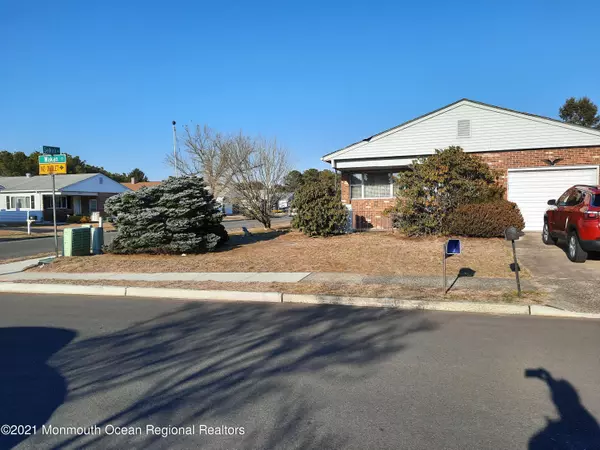 1 Wakan Court, Toms River, NJ 08757