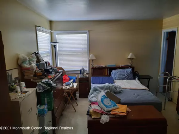 Toms River, NJ 08757,1 Wakan Court