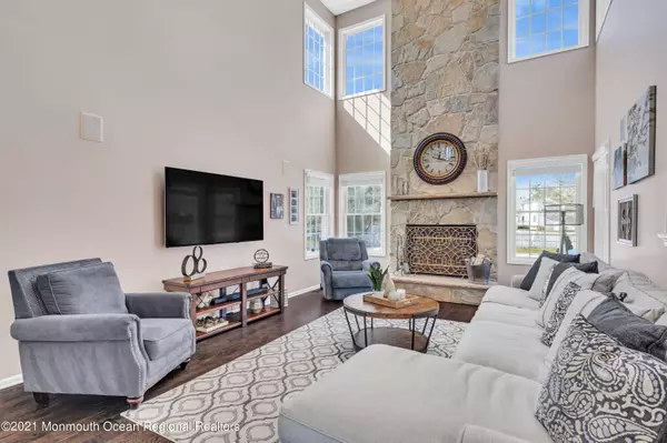 Holmdel, NJ 07733,3 Falcon Ridge Circle