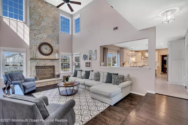 Holmdel, NJ 07733,3 Falcon Ridge Circle