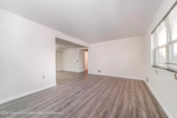 Matawan, NJ 07747,3 Michigan Drive #B