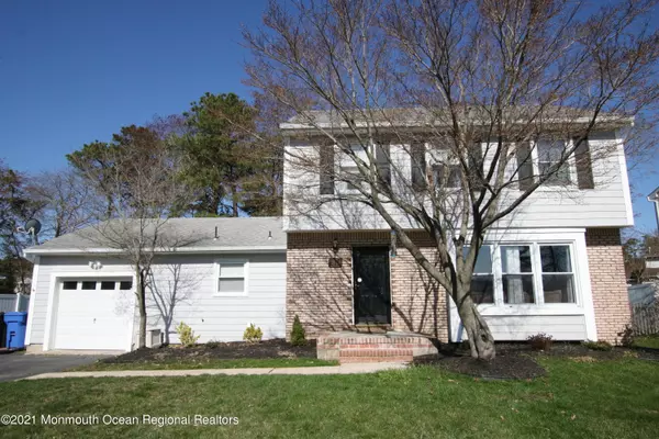 87 Roslyn Drive, Tinton Falls, NJ 07753