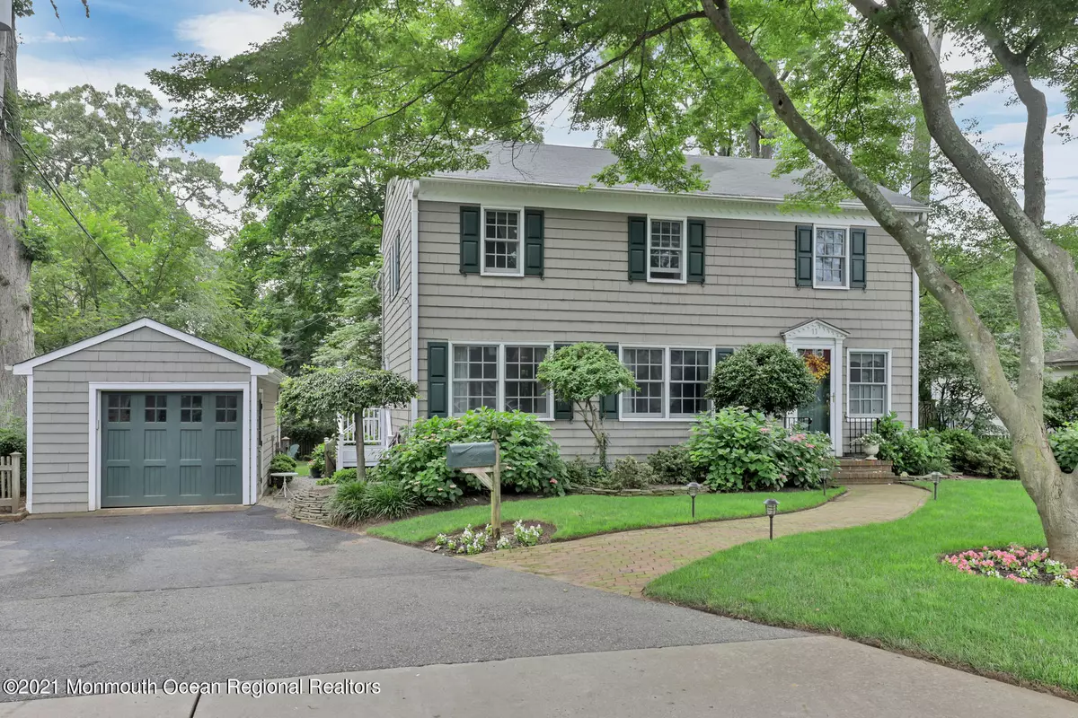Rumson, NJ 07760,11 Oakwood Lane