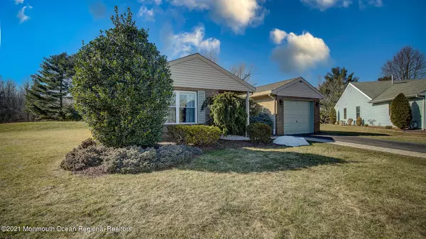 Marlboro, NJ 07746,77 Suffolk Way