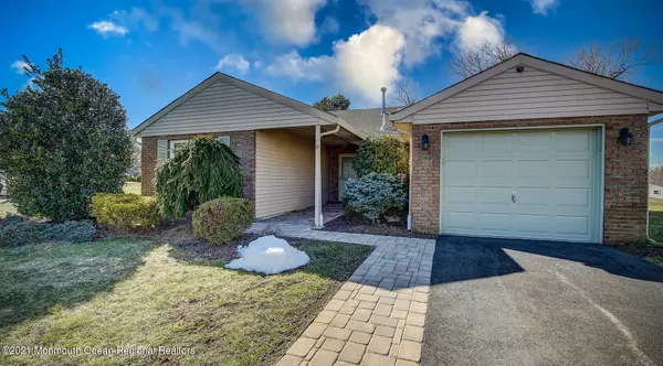 Marlboro, NJ 07746,77 Suffolk Way