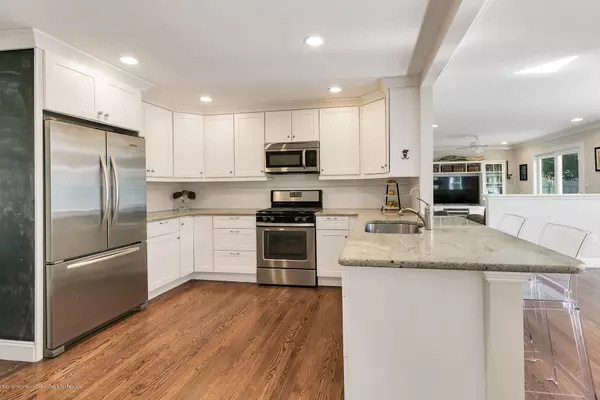 Fair Haven, NJ 07704,218 Oxford Avenue