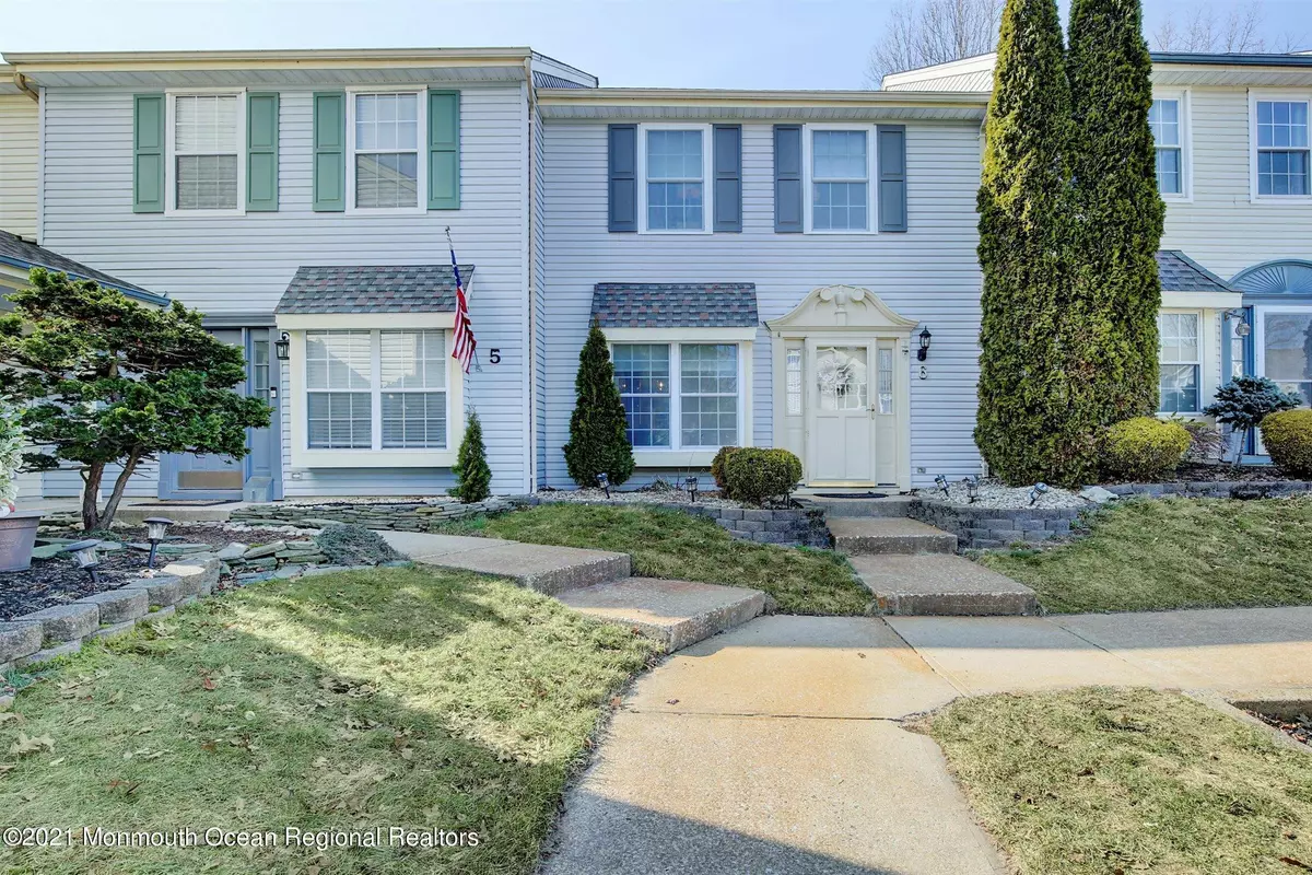 Freehold, NJ 07728,55 Kensington Court #6