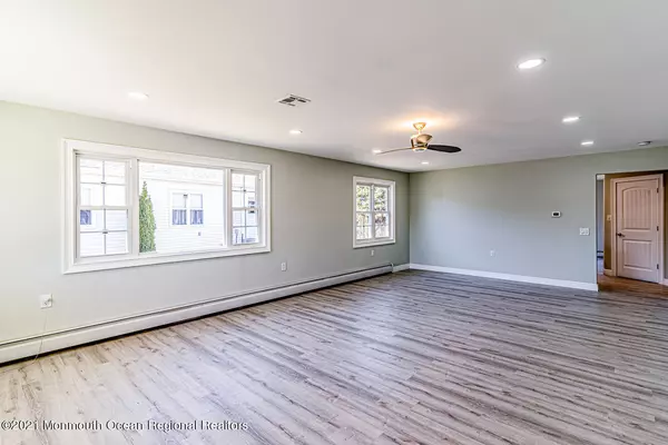 Toms River, NJ 08757,93 Selkirk Avenue