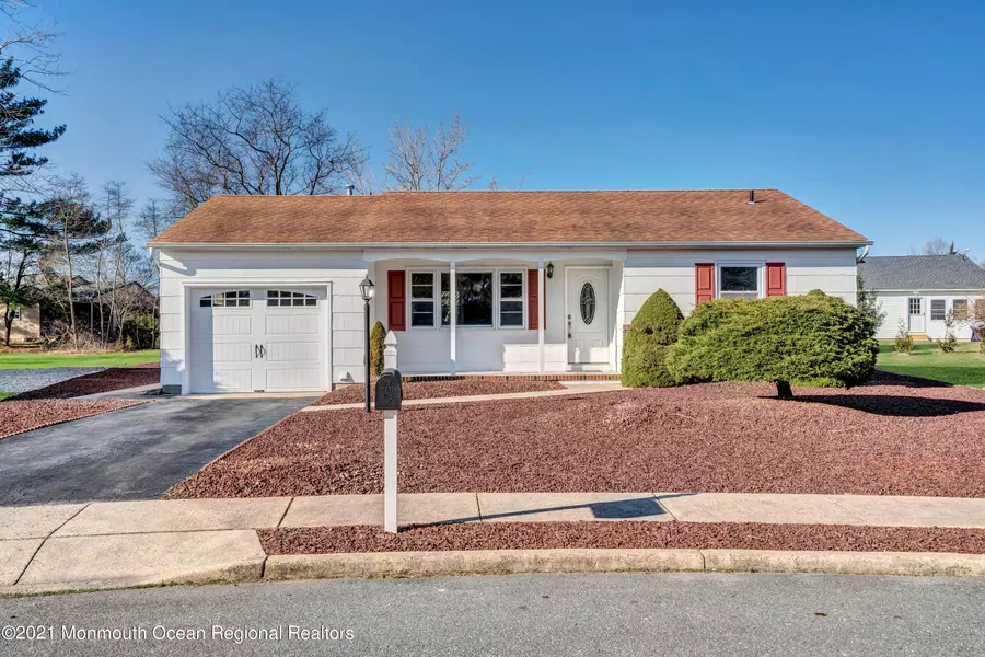 7 Wiltshire Court, Toms River, NJ 08757