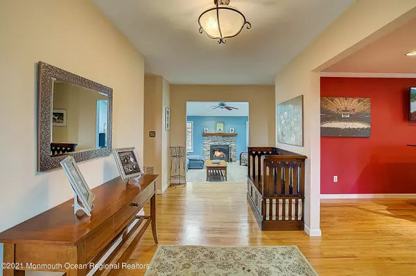 Holmdel, NJ 07733,6 Overlook Drive