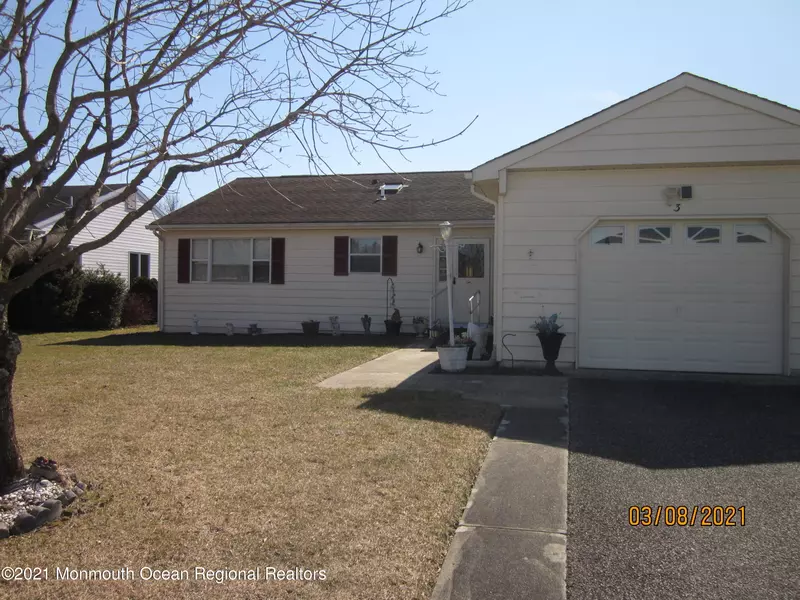 3 Longdenville Street, Toms River, NJ 08757
