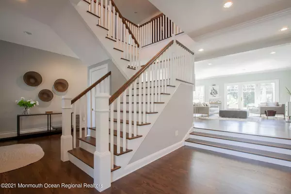 Little Silver, NJ 07739,20 Oakes Road