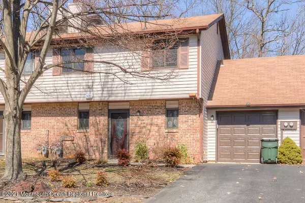 15 Wren Way, Howell, NJ 07731