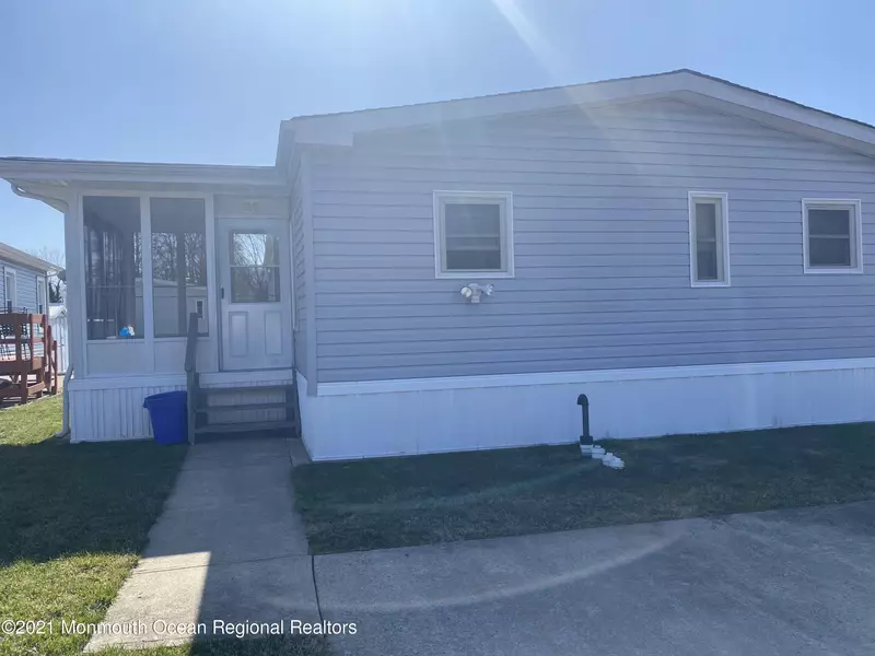 28 Longfellow Road, North Brunswick, NJ 08902