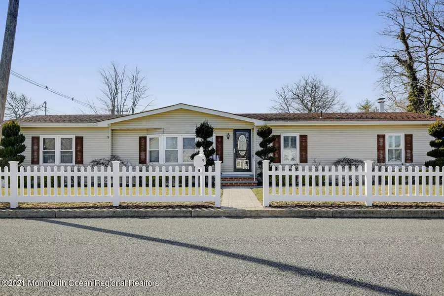 136 Sycamore Avenue, North Middletown, NJ 07748