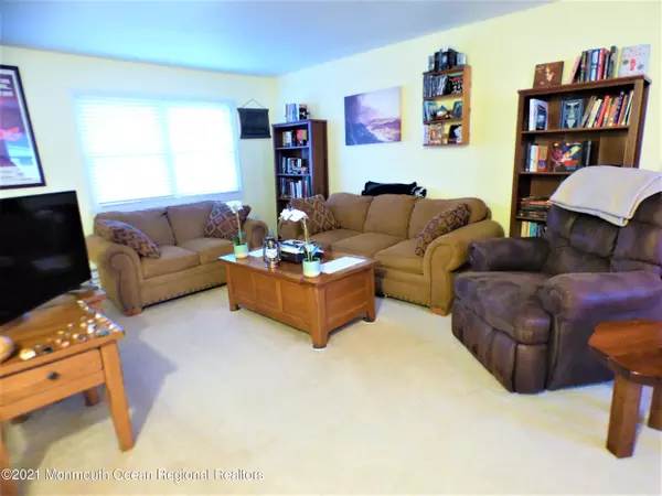 Eatontown, NJ 07724,71 White Street