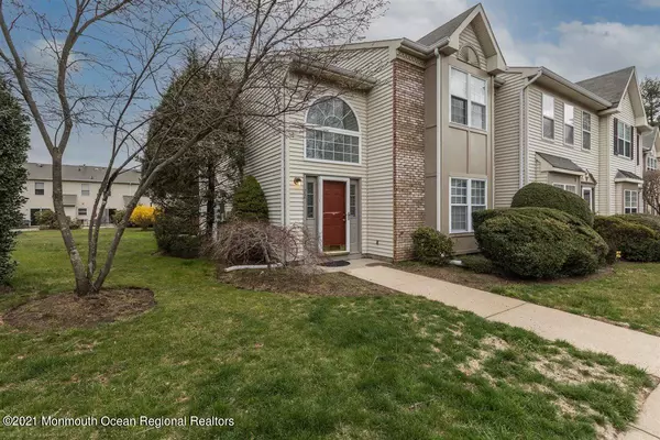 Holmdel, NJ 07733,72 Arlington Court #11