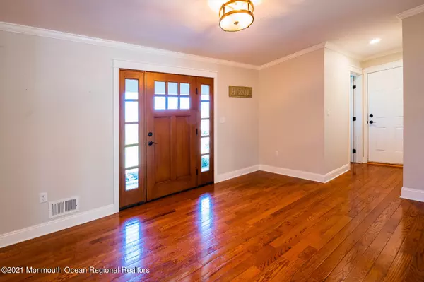 Holmdel, NJ 07733,16 Dearborn Drive