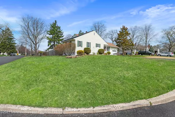 Holmdel, NJ 07733,11 Deerfield Road