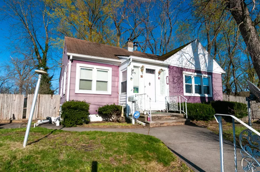 925 Woodmere Drive, Keyport, NJ 07735