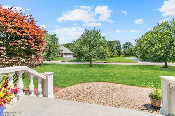 Holmdel, NJ 07733,13 Tiberon Drive