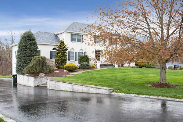 Holmdel, NJ 07733,13 Tiberon Drive