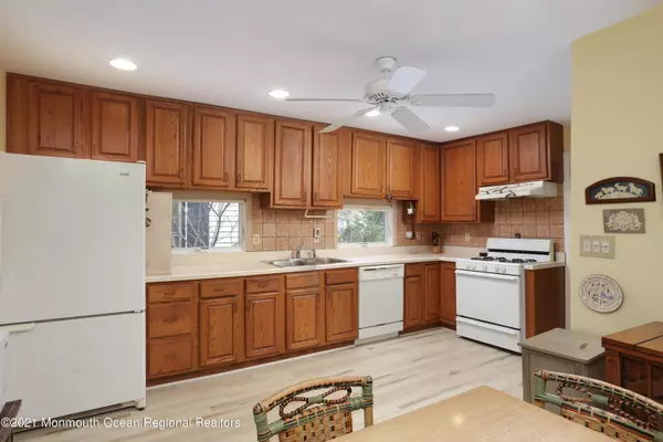 Laurence Harbor, NJ 08879,75 Bayview Drive