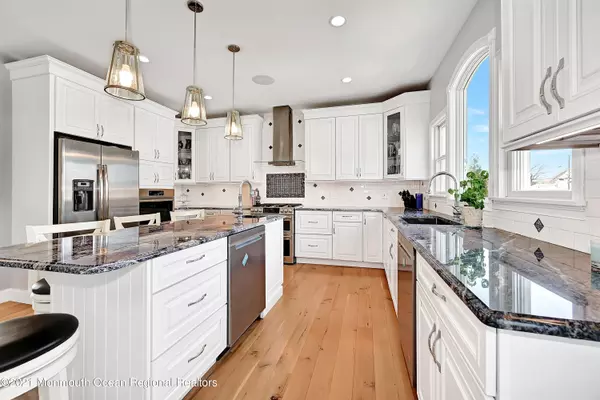Spring Lake Heights, NJ 07762,714 Shore Road