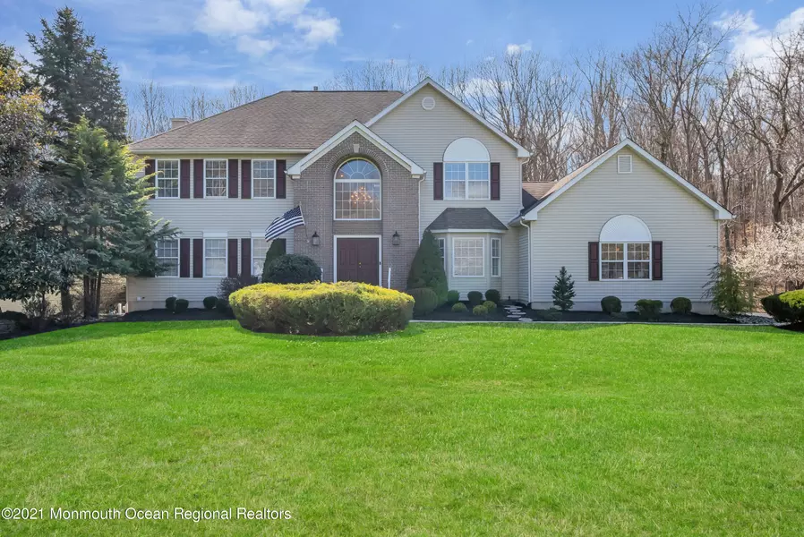 22 Robbins Road N, Millstone, NJ 08535